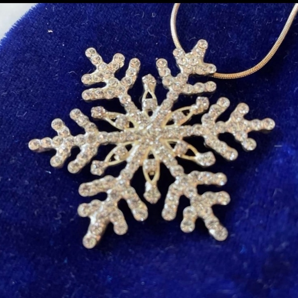 Snowflake Pendant Necklace